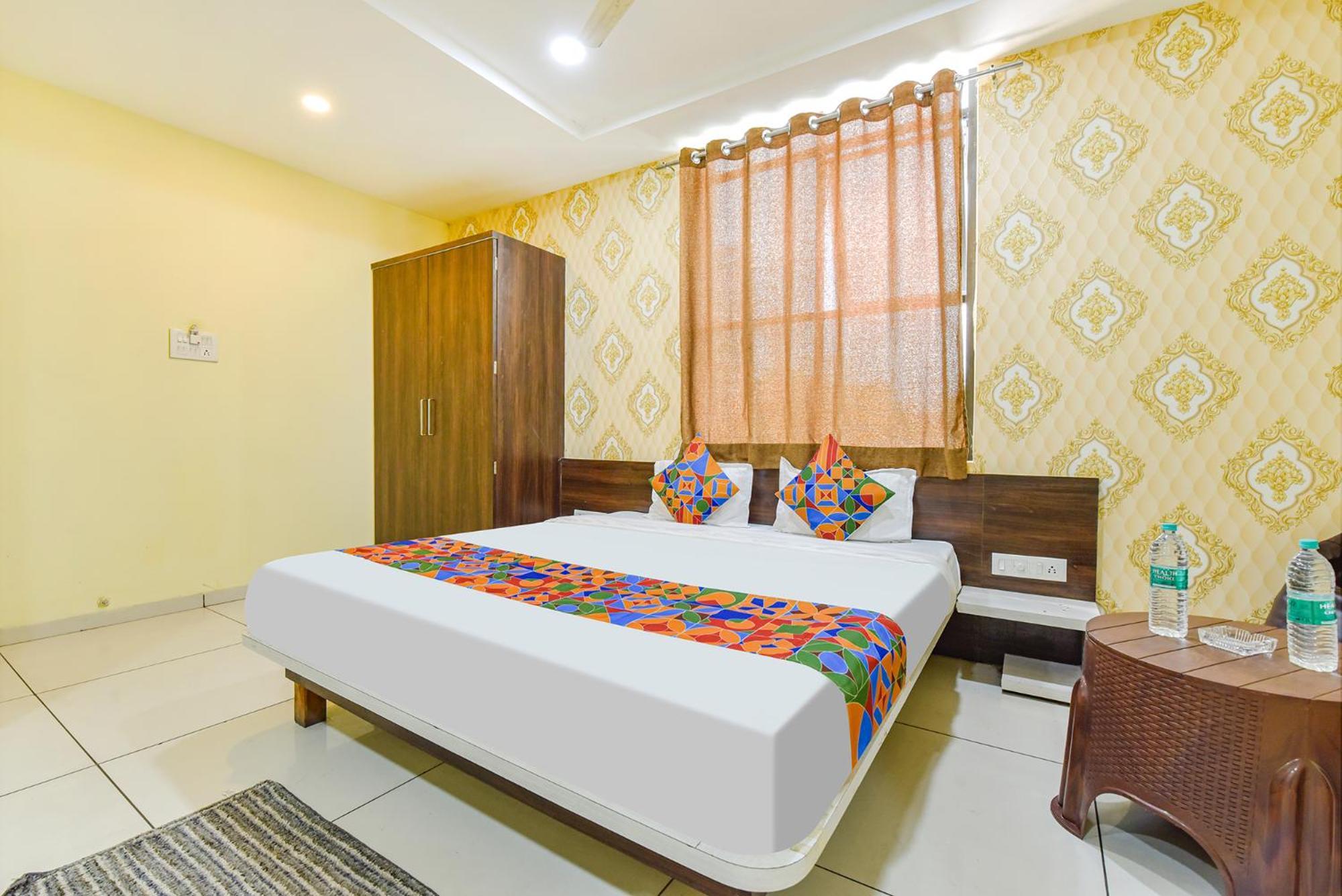 Fabexpress A2 And Restro Hotel Indore Luaran gambar