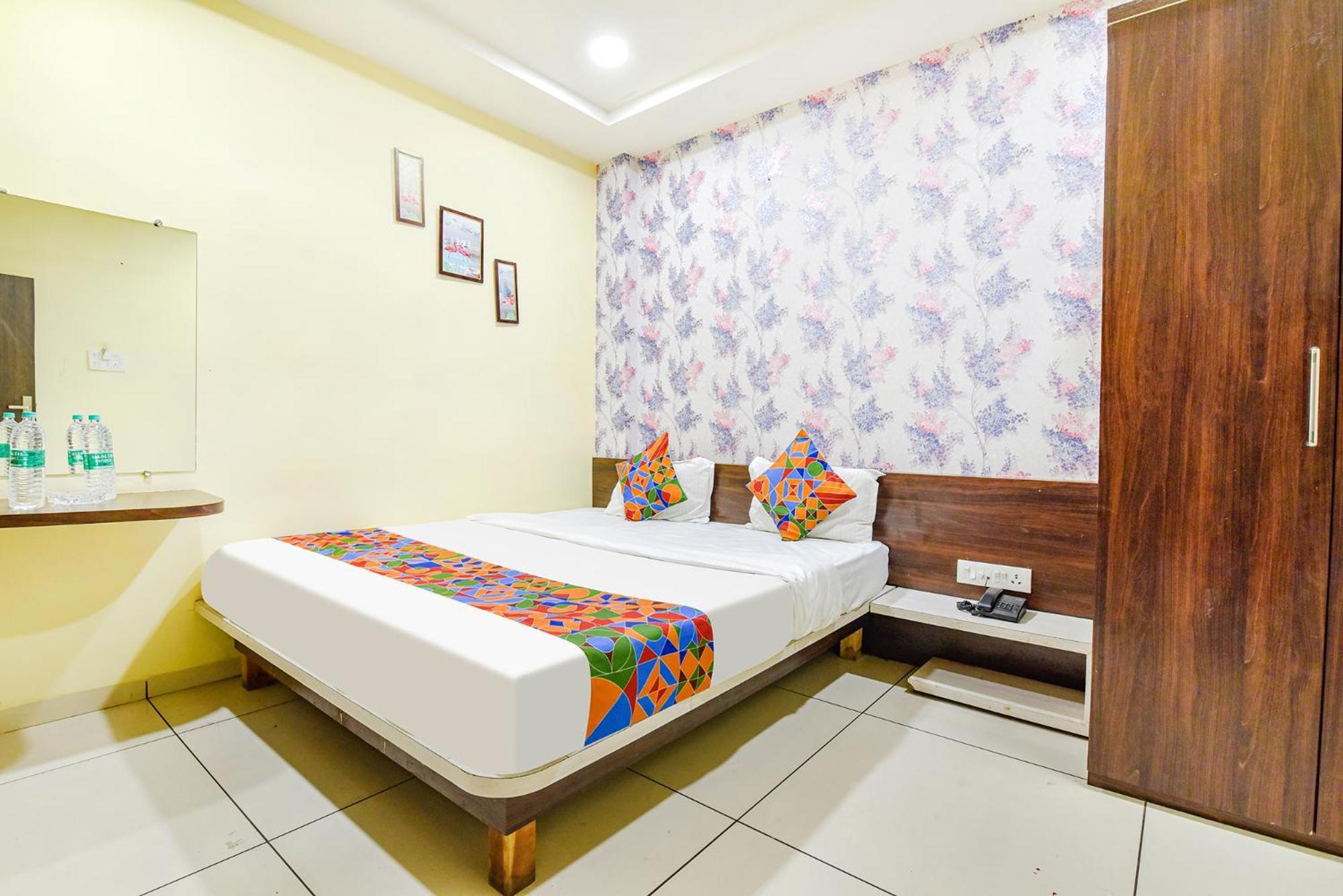 Fabexpress A2 And Restro Hotel Indore Luaran gambar